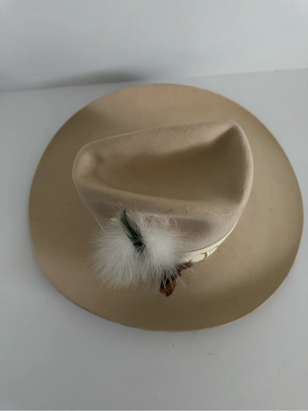 Cream‎ Wide-Brim Fedora Hat with Feather Accent